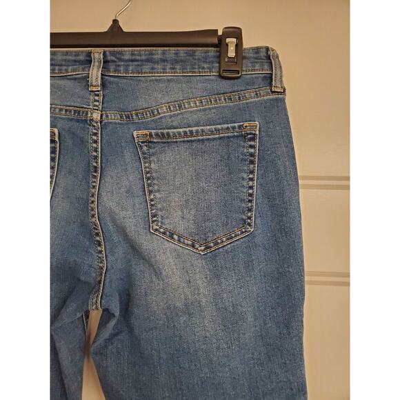 Women's Gap Medium Wash Denim "Straight Crop" Jeans | Size 6/28R - Picture 8 of 11